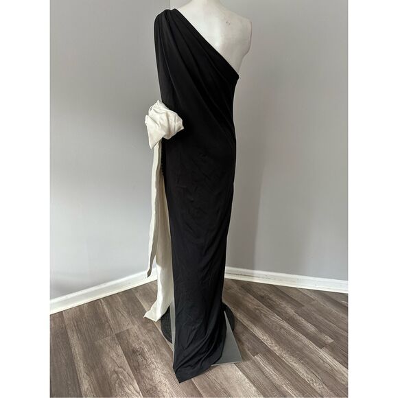 NWT Daniele Carlotta Sleeveless Colorblock One Shoulder Gown Black Ivory Size XS - Picture 8 of 12